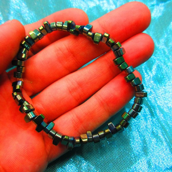 Green Titanium Hematite Nuggets 7" Stretchy Gemstone Bracelet - Picture 1 of 3